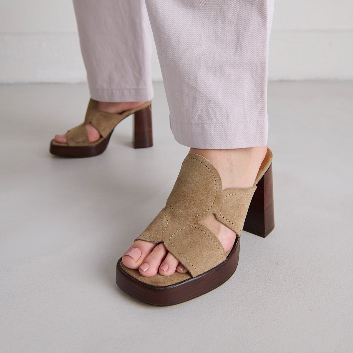 #color_taupe